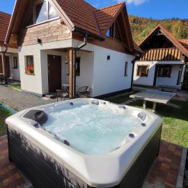 Mała Osada domki z jacuzzi przy gondoli，位于什切尔克的酒店