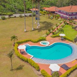 Hotel Arrayanes del Quindío，位于蒙特内哥罗的酒店
