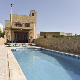 Ta' Karkar Villa Bed and Breakfast，位于沙拉的酒店