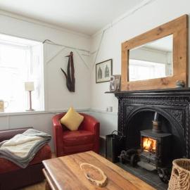 Niamh's House Cosy and Comfy in the heart of Kinvara，位于金瓦拉的酒店