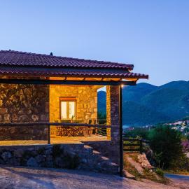 Taygetos Relaxing Cottage，位于Poliána的酒店