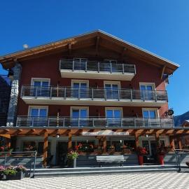 Hotel Gran Vacanze Rooms & Apartments，位于迪马罗的酒店