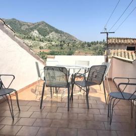 Casa Lola Beceite, terraza, barbacoa y chimenea