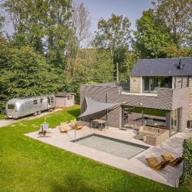 Le Fermage - logement avec piscine, sauna et jacuzzi，位于Vincon的酒店