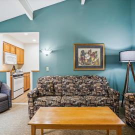 208 Cedarbrook One bedroom Queen Suite，位于基灵顿的酒店