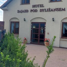Zajazd Pod Dyliżansem，位于Kościelec的酒店