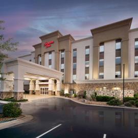 Hampton Inn Bryant，位于布赖恩特的酒店