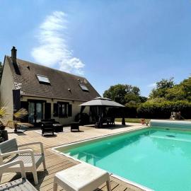 BoiKlo - Private pool, Billard, Spa Nordique 10p，位于Hellenvilliers的酒店