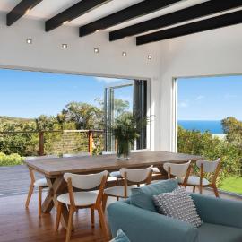 Newly Furnished, With Ocean Views，位于克里卡尔的酒店