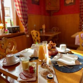 Le Rosenmeer - Hotel Restaurant, au coeur de la route des vins d'Alsace，位于罗塞姆的酒店