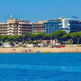 Hotel Blaumar，位于布拉内斯的酒店