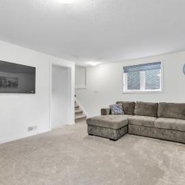 Modern 1 Bedroom + Den in Cambridge