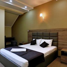 Hotel & Banquet Hall SV Airport Parkway,位于Todireşti的酒店