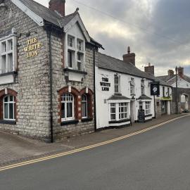 The White Lion Hotel,位于布里真德的酒店