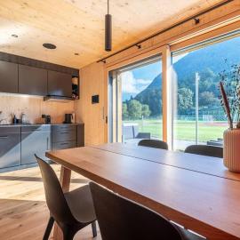 The Swiss Bijou / Alpine Retreat，位于施坦斯的酒店