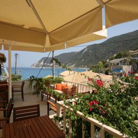 Ionis Hotel，位于阿约斯尼奇塔斯的酒店
