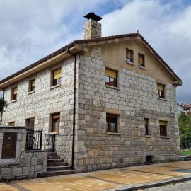 Los Kukos Casa Rural，位于里亚尼奥的酒店