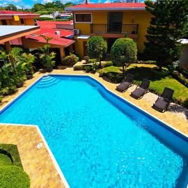 Hotel Los Pinos，位于马那瓜的酒店