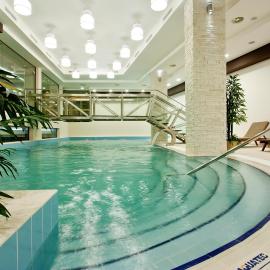 Earth & People Hotel & SPA - Free Parking & Swimming Pool，位于索非亚的酒店