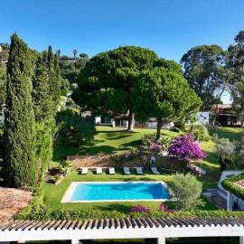Villa en Calonge con Gran piscina，位于卡隆赫的酒店