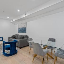 Capitol View1 Charming Oasis in DC near Metro with Fenced Backyard Free Parking and WIFI，位于华盛顿的酒店