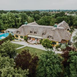 Nyerges Hotel Termál Superior，位于莫诺尔的酒店