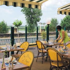 Logis Hotels - Au Poisson d'Argent - Hôtel 3 étoiles et restaurant,位于Le Mesnil-en-Vallée的酒店