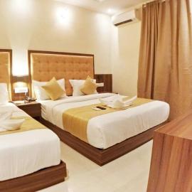 Hotel Emerald Near T2 International Airport Mumbai,位于孟买的酒店