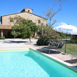 Podere Campo alle Serpi，位于比博纳的酒店
