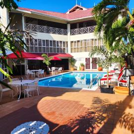 Altamont Court Hotel，位于金斯敦的酒店