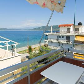 Valkaniotis Apartments，位于卢特拉艾季普苏的酒店