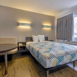 Motel 6-Oshkosh, WI，位于奥什科什的酒店