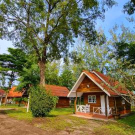 The Golden View Resort สวนผึ้ง，位于苏安庞的酒店