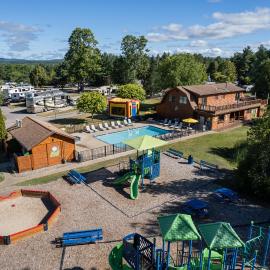 Jellystone Park TM Petoskey，位于佩托斯基的酒店