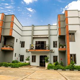 Fragrance Apartments and Suites，位于伊巴丹的酒店