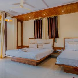 Hotel Oakwood mahabaleshwar，位于马哈巴莱斯赫瓦尔的酒店