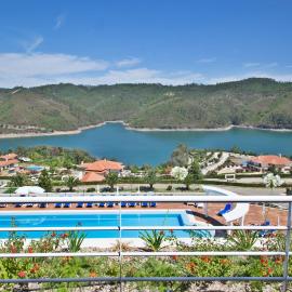 Apartamentos do Lago，位于费雷拉杜泽济里的酒店
