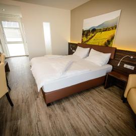 Dorfmeister Business Hotel B&B，位于Weikersdorf am Steinfelde的酒店