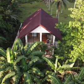 4 Bedrooms Guesthouse with Pool and Mangrove Park，位于Alburquerque的酒店
