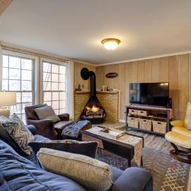 Beech Mountain Condo w/ Community Pool & Game Room，位于榉木山的酒店