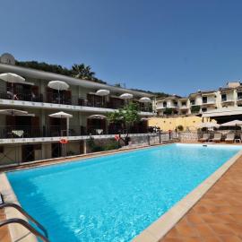 Bella Vista Hotel Studios & Apartments