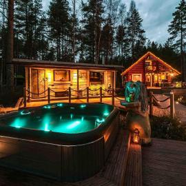 Minivilla Peikonpesä ulkoporeallas & pihasauna，位于Loppi的酒店