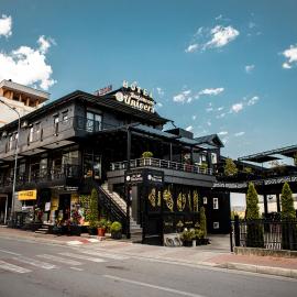 Hotel Univers，位于Bajram Curri的酒店