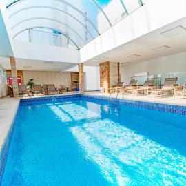 Hotel Plaza Camboriú,位于巴拉奈里奥-坎布里乌的酒店