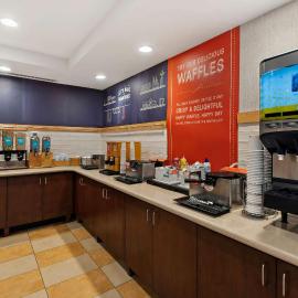 Hampton Inn & Suites Fort Belvoir Alexandria South,位于Woodlawn的酒店