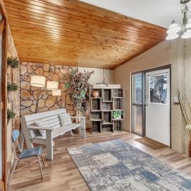 Downtown 2 story property apts，位于斯皮尔菲什的酒店