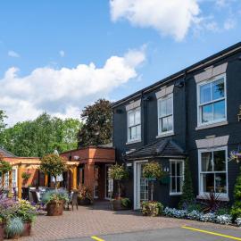 The Dewdrop Inn，位于伍斯特的酒店