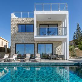 Sea-View Retreat - Villas with Private Pools，位于Peristerona的酒店
