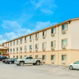 Super 8 by Wyndham San Antonio/Fiesta，位于圣安东尼奥的酒店