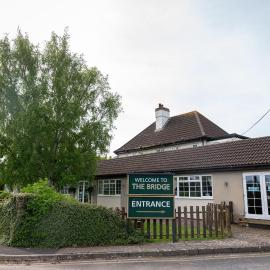 Bridge Inn By Greene King Inns，位于克利夫登的酒店